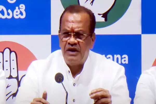 Minister Komatireddy Venkat Reddy Sensational Comments on KCR