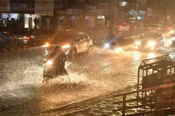 Hyderabad Rains Heavy Rain Causes Waterlogging in Several Areas
