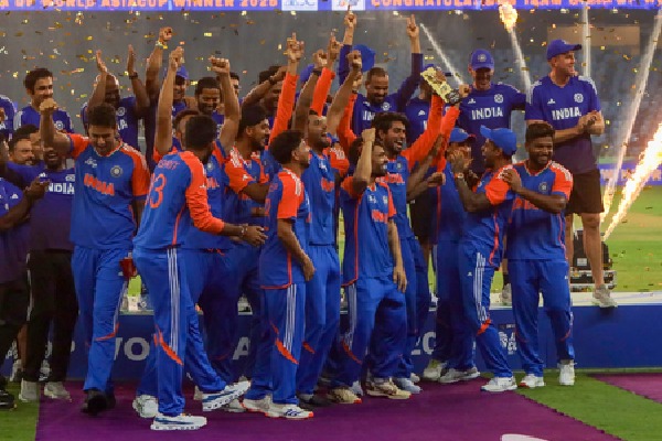 Suryakumar Yadav India Players Reject Trophy from PCB Chairman After Asia Cup Win