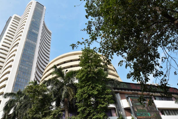 Stock Markets Close in Losses Due to Profit Booking