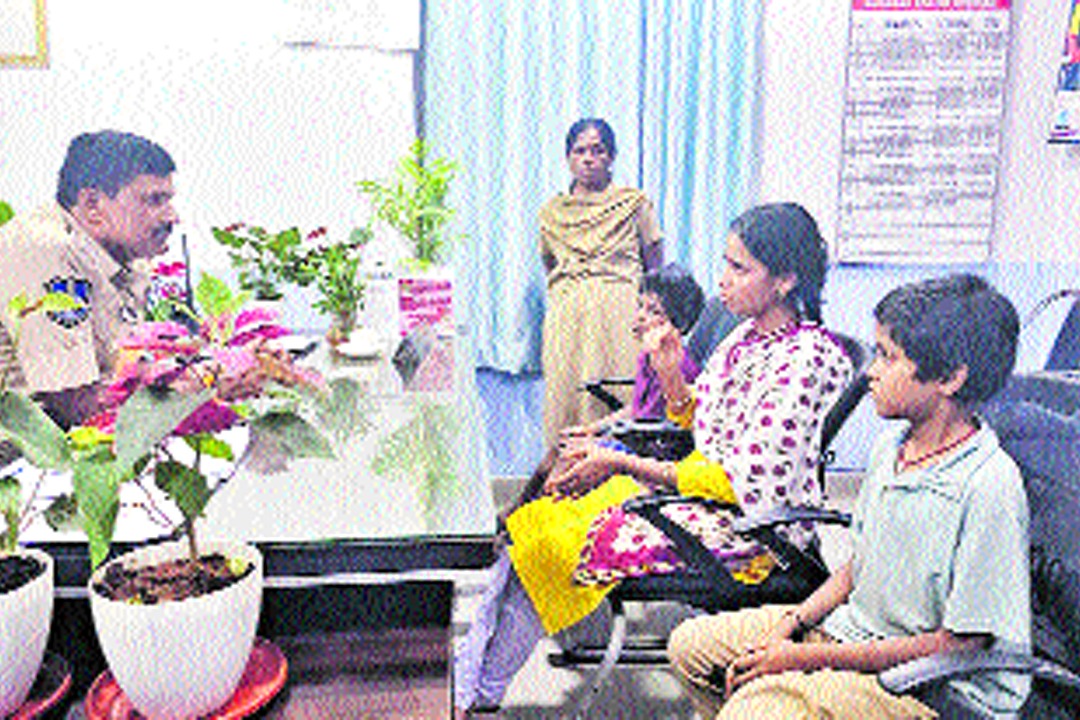 Hyderabad Police Save Woman Two Children From Suicide Attempt at Hussain Sagar
