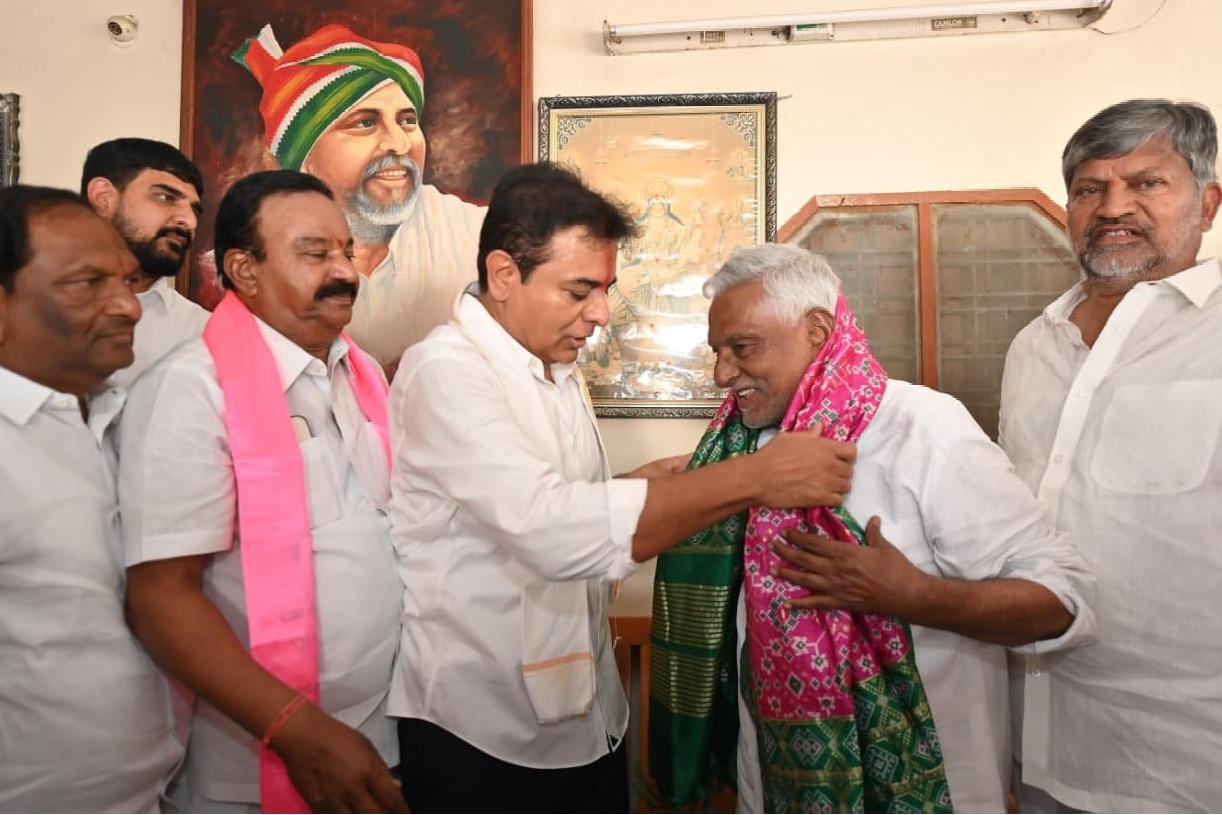 Jeevan Reddy Decides to Join BRS After Meeting with KTR
