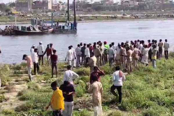 Mathura Boat Accident 10 Pilgrims Dead in Yamuna River