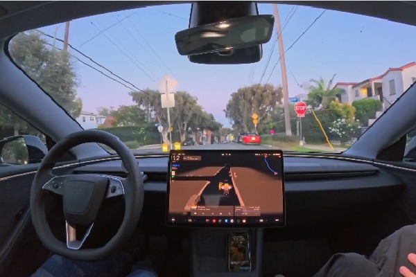 Elon Musk Shares Tesla Self Driving Car Video in Los Angeles