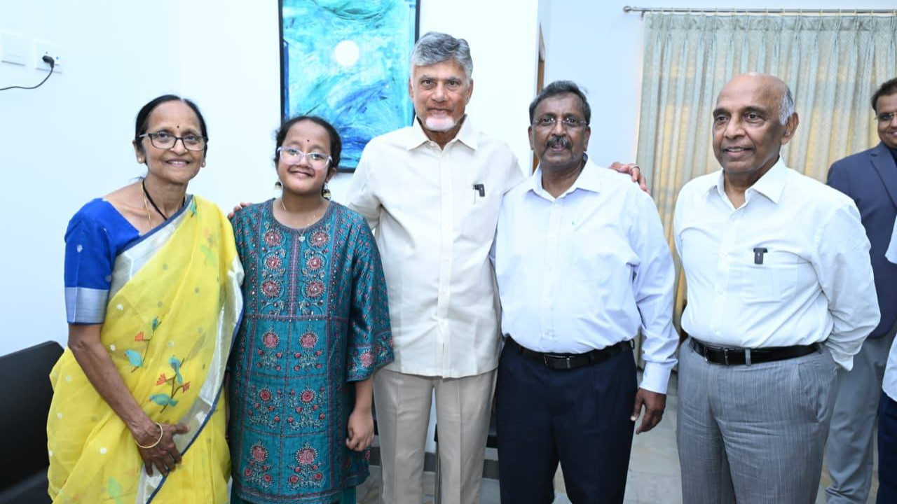 సమాజానికి తిరిగి ఇవ్వాలనే లక్ష్యంతో జాస్తి వెంకట్ ముందుకు రావడం ...