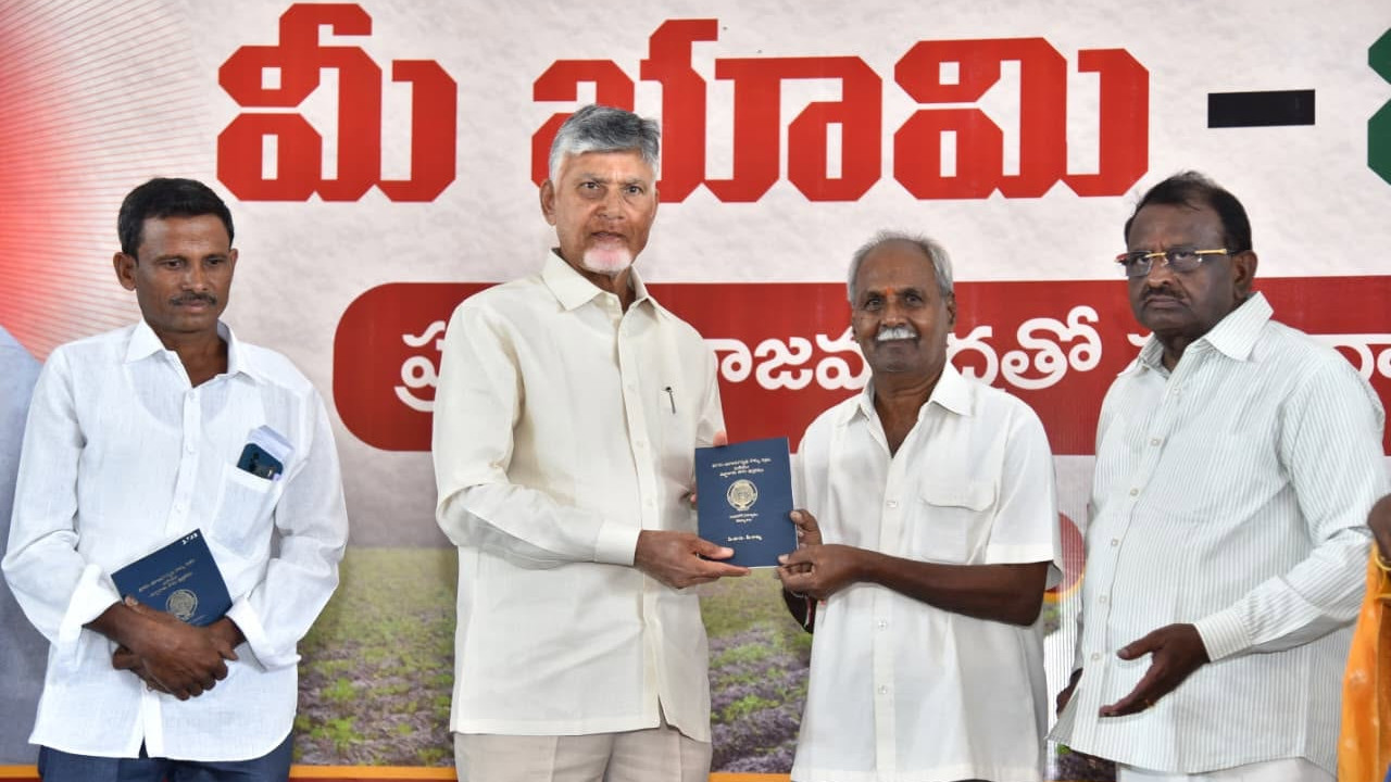 పరీక్షలంటే తెలియని వారు కూడా బురద జల్లుతున్నారు