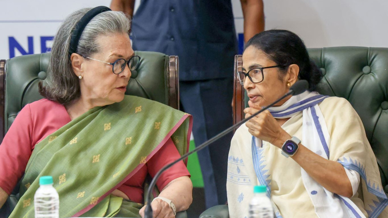 కాంగ్రెస్ లో తృణమూల్ విలీనం అవుతోందా? క్లారిటీ ఇచ్చిన హస్తం పార్టీ