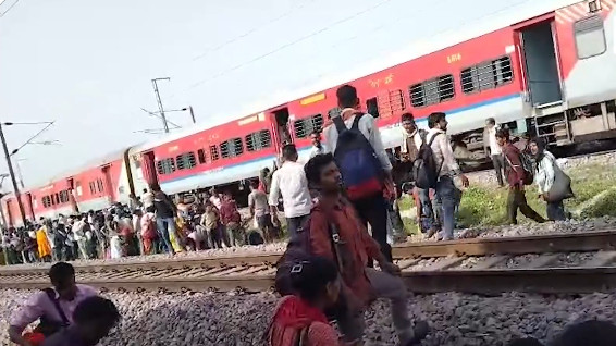 రైల్లో మంటలు .. తప్పుడు ప్రచారంతో నలుగురు బలి.. మధ్యప్రదేశ్ లో ఘోర విషాదం