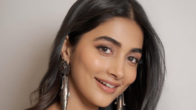 ట్రెడ్ మిల్ ను రివర్స్ లో వాడేస్తున్న బుట్టబొమ్మ