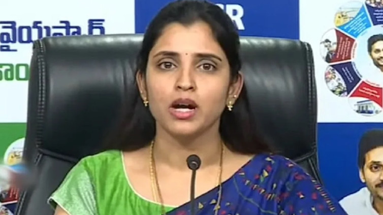 అనితకు మేకప్ మీద ఉన్న ప్రేమ.. మనుషుల ప్రాణాల మీద లేదు