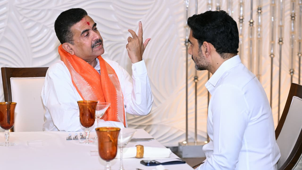 కోల్ కతా వెళ్లిన నారా లోకేశ్... సీఎం సువేందు అధికారితో కీలక భేటీ