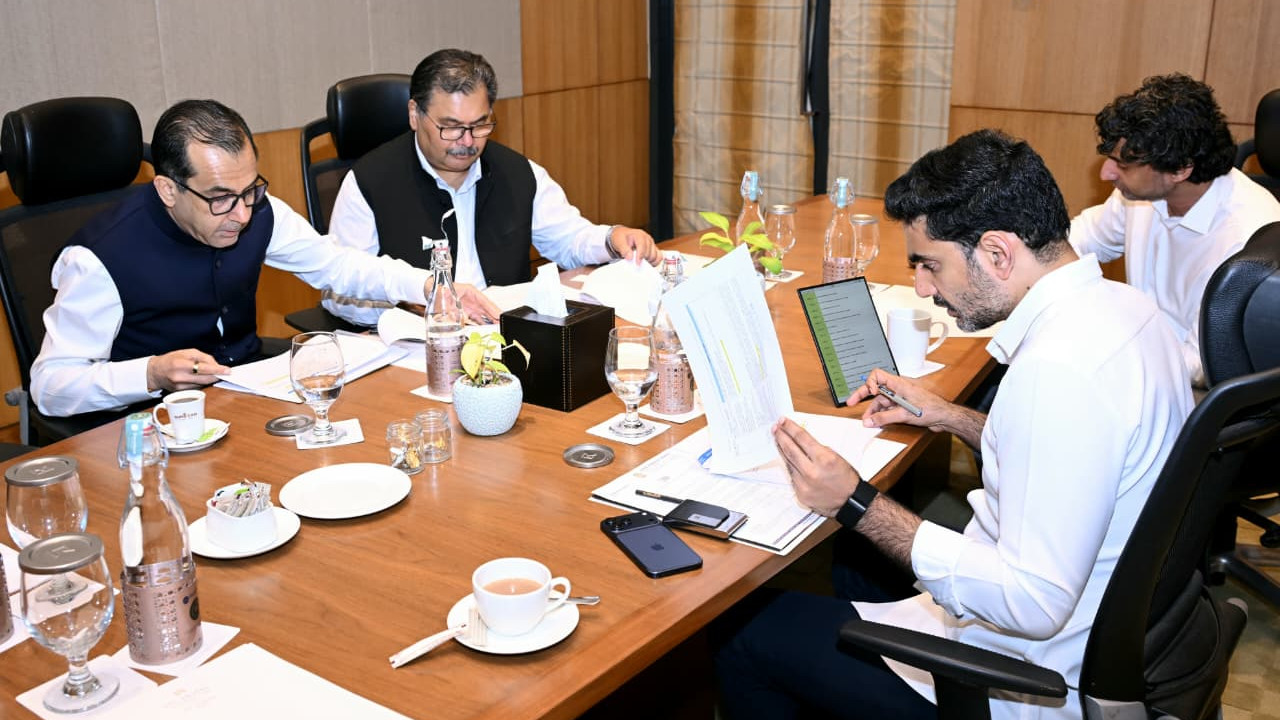 కోల్ కతాలో పారిశ్రామిక దిగ్గజాలతో నారా లోకేశ్ వరుస భేటీలు
