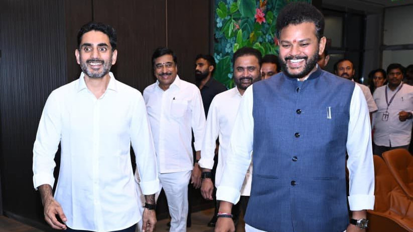 ఢిల్లీ చేరుకున్న నారా లోకేశ్... స్వాగతం పలికిన ఎంపీలు