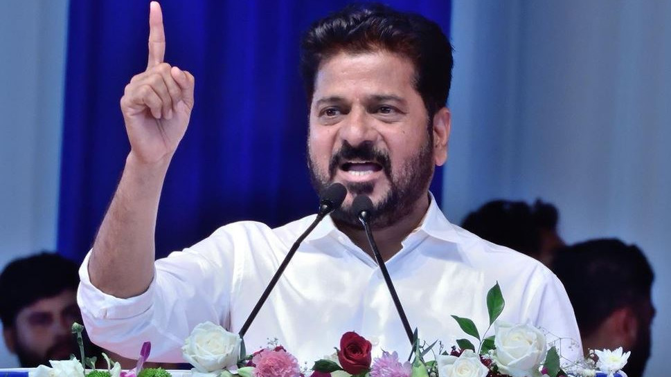 ఉద్యోగులకు భారీ భరోసా.. ఉచిత బీమా, పీఆర్సీపైనా సీఎం హామీ