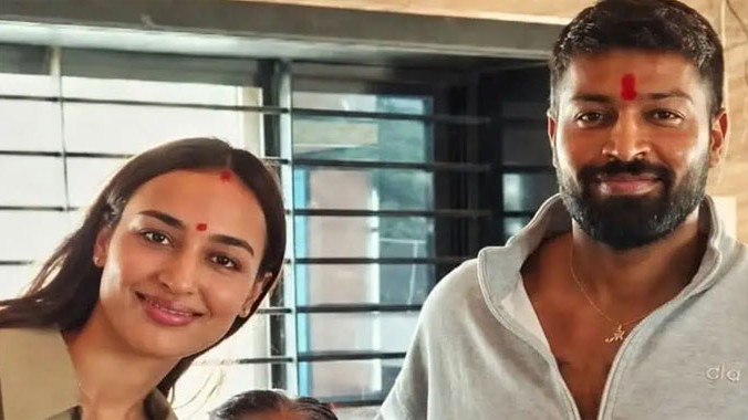 హార్దిక్ పాండ్యా సీక్రెట్ గా రెండో పెళ్లి చేసుకున్నాడా?.. సోషల్ మీడియాలో వైరల్ అవుతున్న ఫొటో
