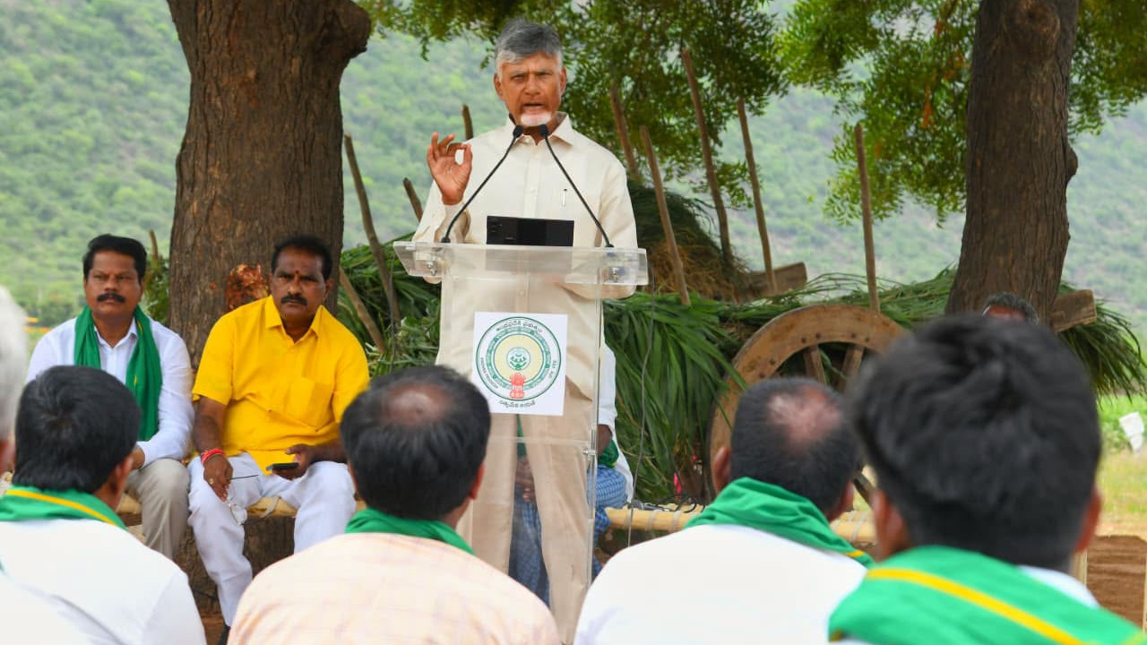 వెలిగొండ నిర్వాసితులతో సీఎం చంద్రబాబు ముఖాముఖి.. భావోద్వేగభరిత వాతావరణం