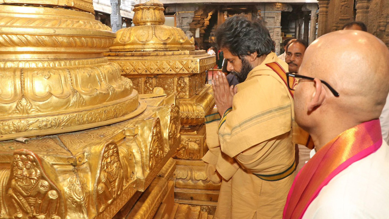 తిరుమల శ్రీవారిని దర్శించుకున్న ఉపముఖ్యమంత్రి పవన్ కల్యాణ్