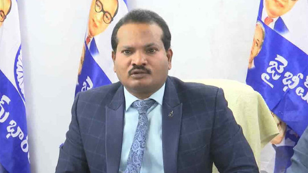 జడశ్రవణ్ కుమార్ పై కేసు.. పవన్, రఘురామపై అనుచితవ్యాఖ్యల దుమారం