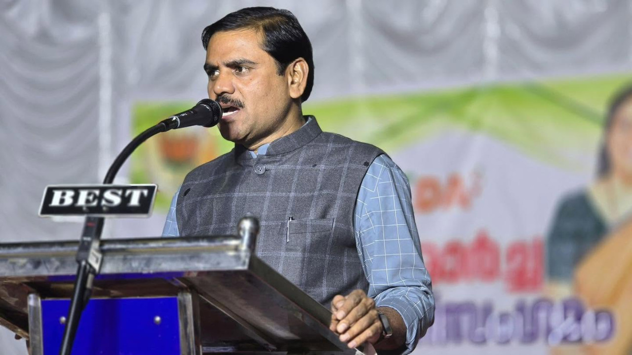 ప్రకాశ్ రాజ్ ను వెంటనే అరెస్ట్ చేయాలి