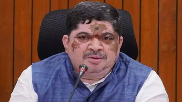 బీజేపీ నేతలు రాముడి హుండీలోని సొమ్మును కూడా లూటీ చేశారు