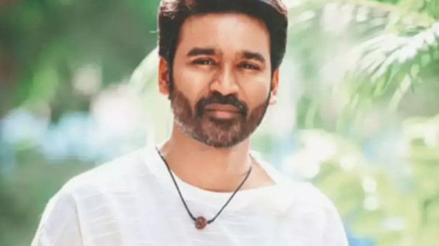 రాజకీయాల్లోకి ధనుష్? .. జెండా ఆవిష్కరించిన అభిమానులు