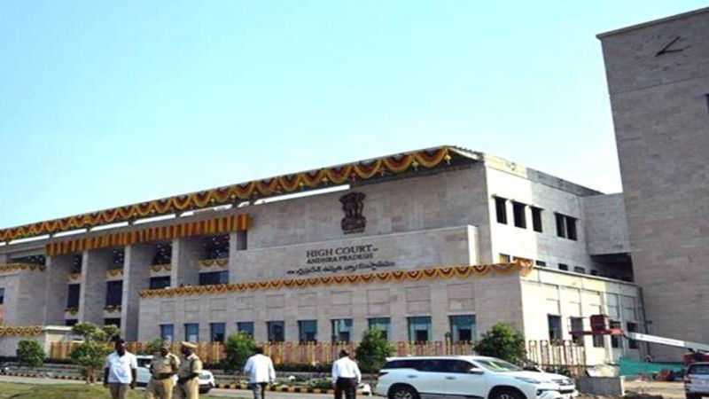 కృష్ణలంక పోలీస్ స్టేషన్ లో సీఐ నాగరాజు విచారణ