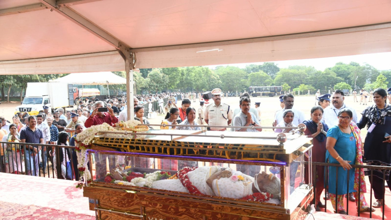 కర్ణాటక ప్రభుత్వ లాంఛనాలతో ఈ సాయంత్రం ఎస్.జానకి అంత్యక్రియలు
