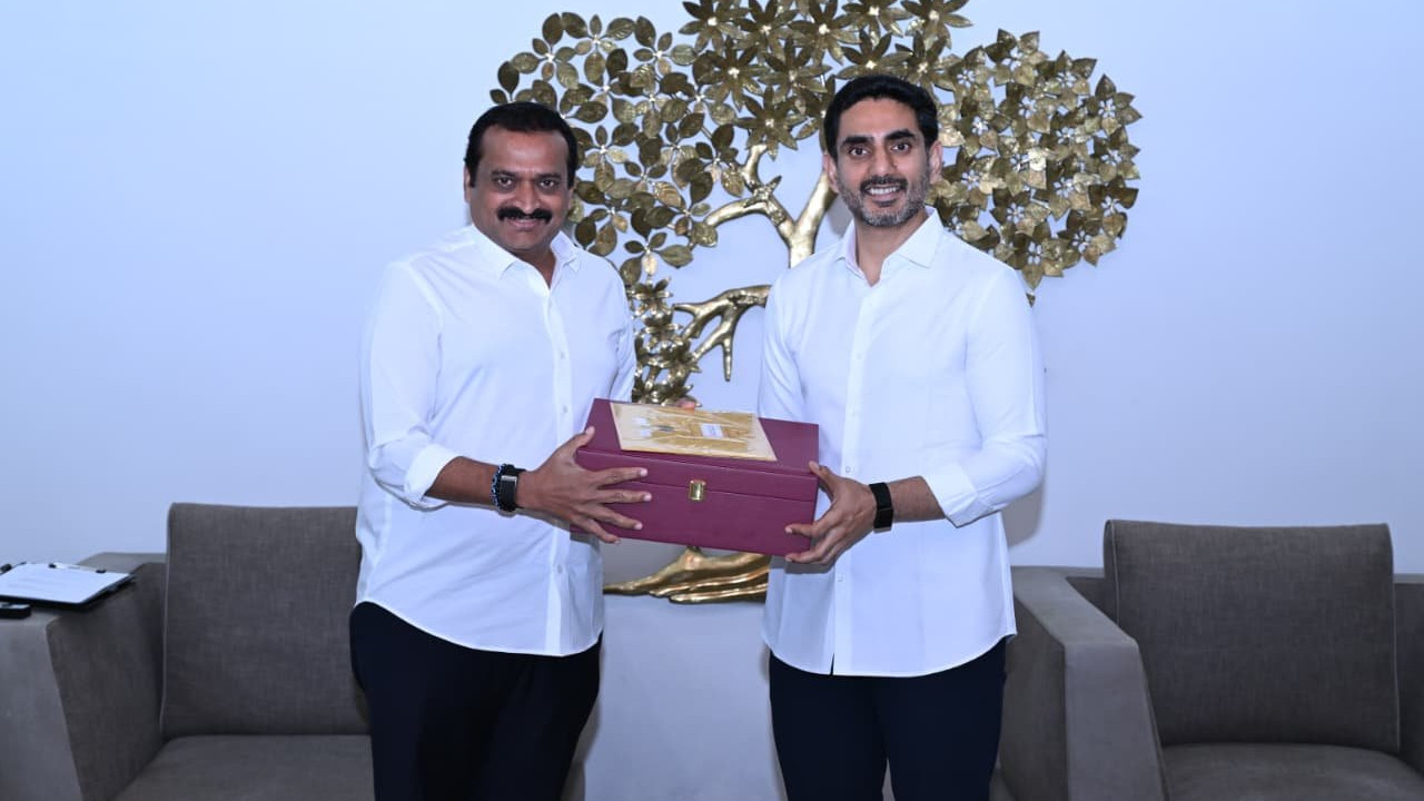 బండ్ల గణేశ్ కుమార్తె వివాహం... ఏపీ మంత్రి నారా లోకేశ్ కు ఆహ్వానం