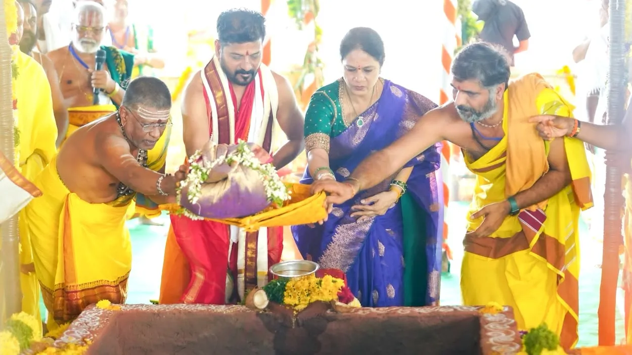 వర్షాల కోసం వరుణ యాగం.. సతీసమేతంగా పాల్గొన్న సీఎం రేవంత్ రెడ్డి