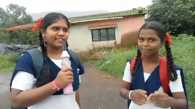 రిపోర్టర్ గా మారిన బాలికలు.. వైరల్ దెబ్బకు దిగొచ్చి రోడ్డు బాగుచేసిన అధికారులు