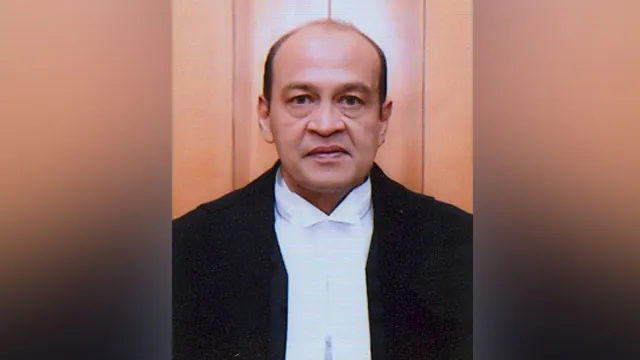 జడ్జి యశ్వంత్ వర్మ ఇంట్లో నగదు.. దోషిగా తేల్చిన పార్లమెంటరీ కమిటీ జడ్జి యశ్వంత్ వర్మ ఇంట్లో నగదు.. దోషిగా తేల్చిన పార్లమెంటరీ కమిటీ