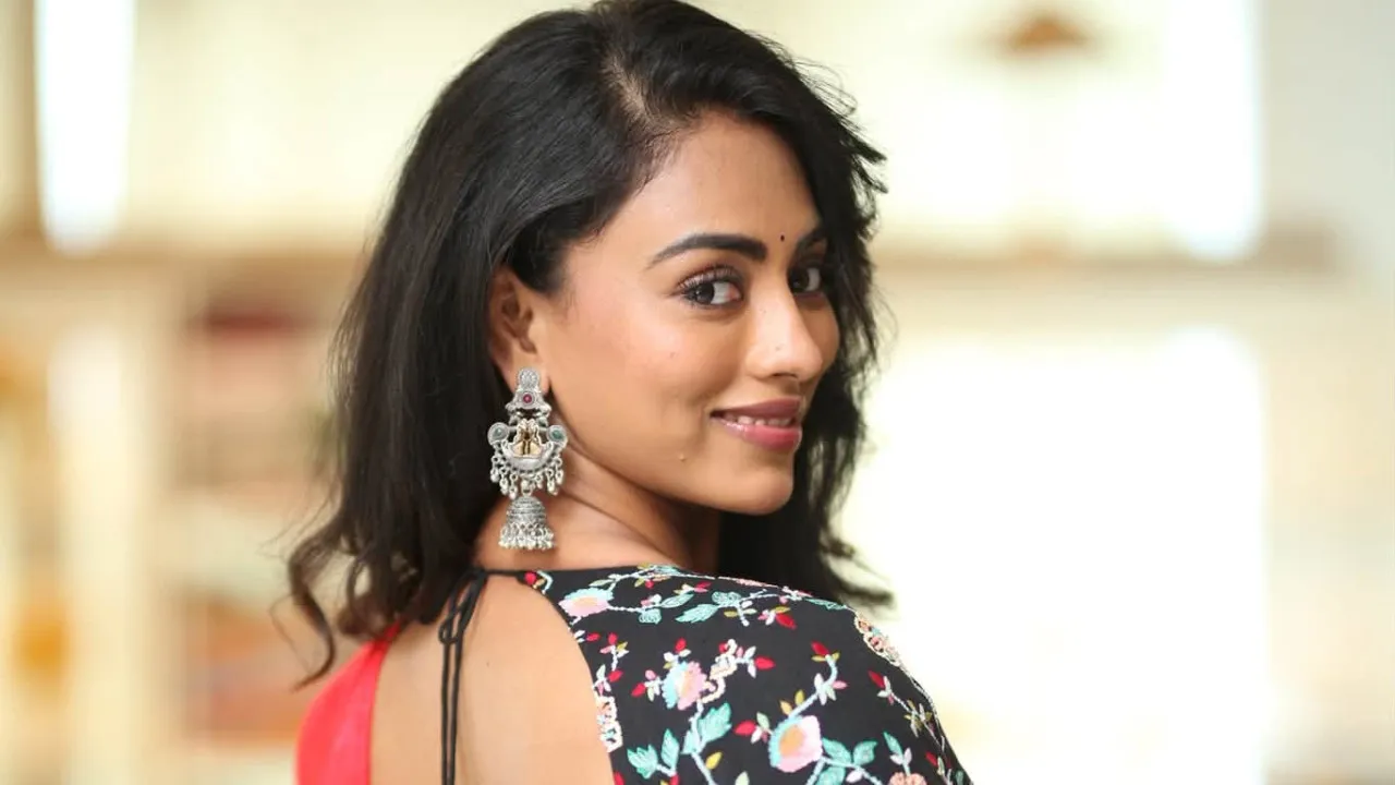 నన్ను ఆమెతో పోల్చడం బాధ్యతను పెంచింది నన్ను ఆమెతో పోల్చడం బాధ్యతను పెంచింది