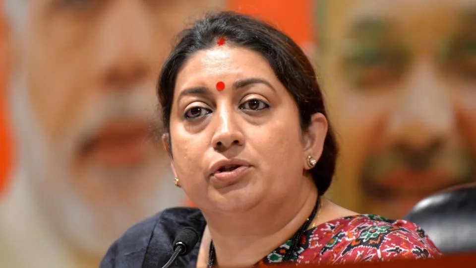 పెల్లెట్ గన్ వివాదంపై రాహుల్ గాంధీ మెరుపు ధర్నా.. స్మృతి ఇరానీ తీవ్ర విమర్శలు