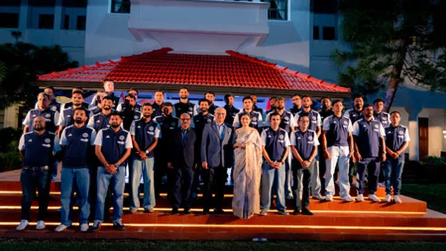 తొలి టెస్టు విజయం తర్వాత.. టీమిండియాకుప్రత్యేక విందు తొలి టెస్టు విజయం తర్వాత.. టీమిండియాకుప్రత్యేక విందు