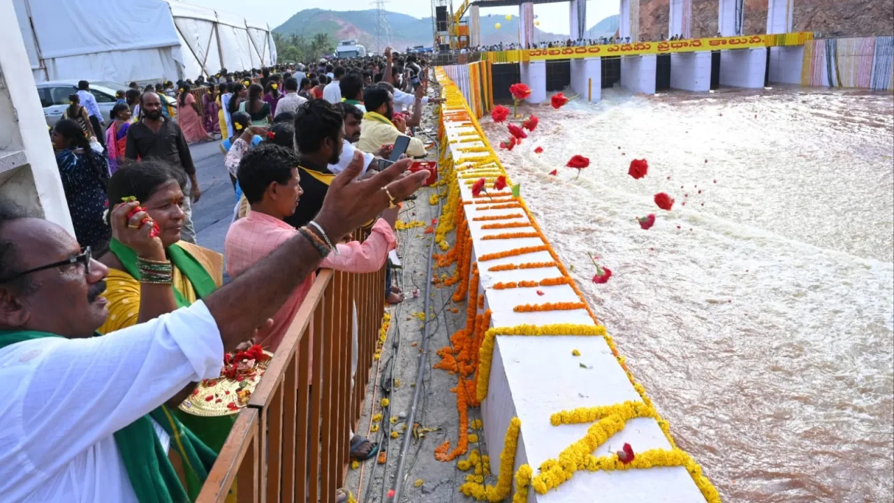 గోదావరి జలాలు తెచ్చిన చంద్రబాబుకు ఉత్తరాంధ్ర రైతుల జేజేలు.. పాయకరావుపేటలో పండగ వాతావరణం