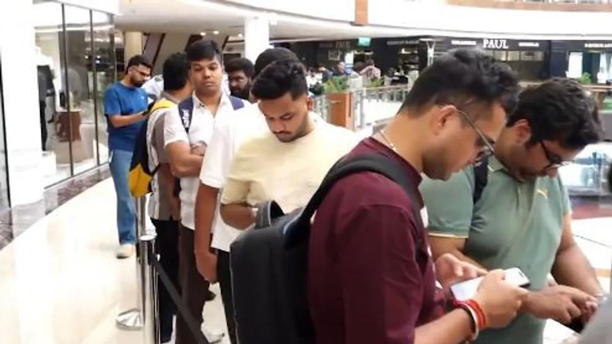 భారత్లో కొత్త ఐఫోన్ల విక్రయాలు ప్రారంభం