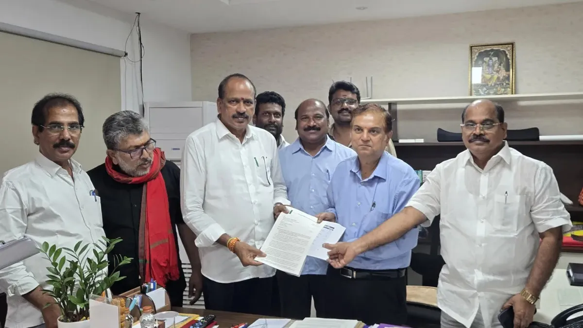 22 మున్సిపాలిటీల్లో ఎన్నికలు వాయిదా వేయాలని ఎస్ఈసీని కోరిన వైసీపీ