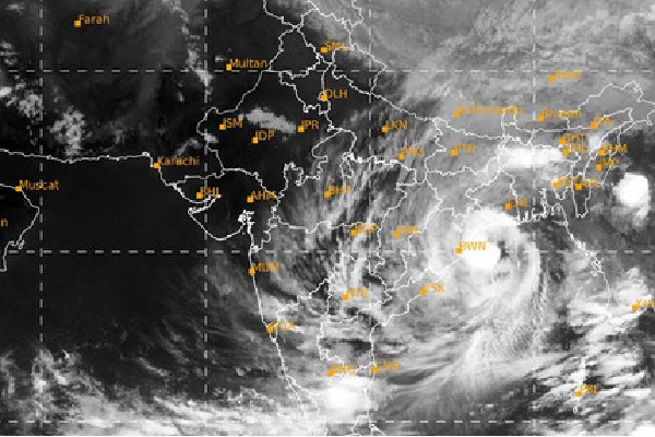బంగాళాఖాతంలో అతి తీవ్ర తుపానుగా మారిన 'యాస్'