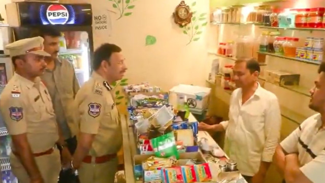 'ఆపరేషన్ సేఫ్ స్కూల్'... సజ్జనార్ ఆధ్వర్యంలో 558 దుకాణాలపై దాడులు