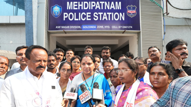 కాంగ్రెస్ ప్రభుత్వం భూమి ఇవ్వకుంటే మనమే ఆక్రమించుకుందాం: కవిత పిలుపు