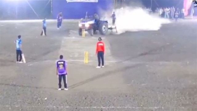 ఆహ్వానించలేదని క్రికెట్ పిచ్‌ను ట్రాక్టర్‌తో దున్నేసిన నేత