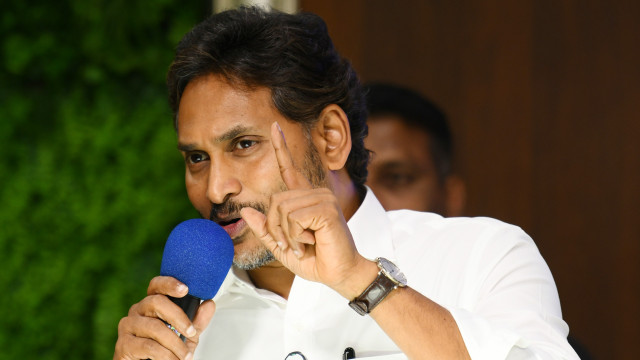 వెంకట్రామిరెడ్డి డిస్మిస్‌పై తీవ్రస్థాయిలో స్పందించిన జగన్