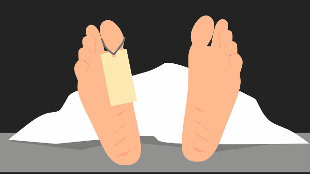 విదేశాల్లో ఇంతేనంటూ... బాయ్ ఫ్రెండ్ కళ్లకు గంతలు కట్టి నిప్పంటించిన యువతి