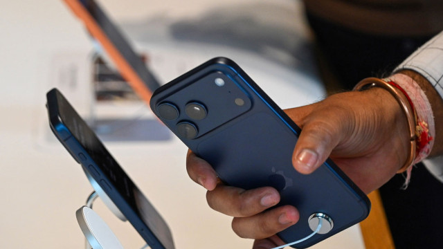 టిమ్ కుక్ మ్యాజిక్.. పదేళ్లలో భారత్‌లో చౌకగా మారిన ఐఫోన్!