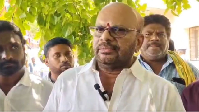 పిఠాపురంలో ఫ్లెక్సీ చిచ్చు.. దొరబాబు వైసీపీ కోవర్ట్ అంటూ టీడీపీ నేత వర్మ సంచలన ఆరోపణలు!