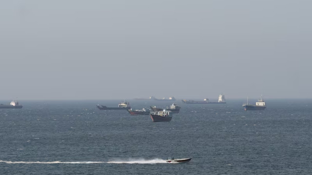 గుజరాత్ పోర్టుకు వస్తున్న నౌకను సీజ్ చేసిన ఇరాన్