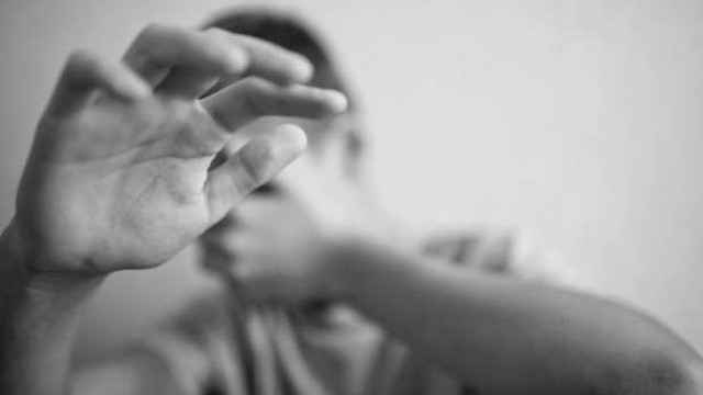 జంట ప్రేమ వివాహం.. దాడి చేసి యువతిని ఎత్తుకెళ్లిన తల్లిదండ్రులు