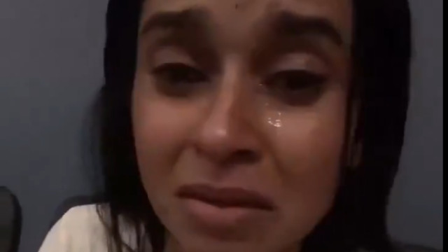 సారీ విజయ్ అన్నా, ఫ్లయిట్ మిస్సయింది!... ఓటు కోసం ఓ యువతి కన్నీటి పర్యంతం