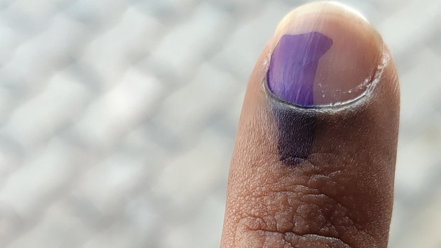 అసెంబ్లీ ఎన్నికలు... ఓటు హక్కు వినియోగించుకున్న ఖుష్బూ, చిదంబరం