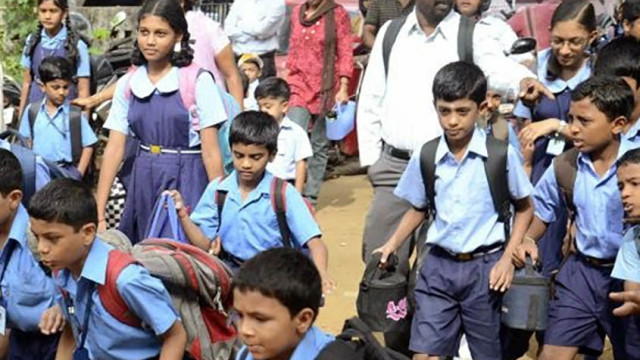 తెలంగాణలోని అన్ని పాఠశాలలకు రేపటి నుంచి 50 రోజుల పాటు వేసవి సెలవులు